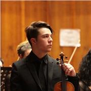 Laureato con lode in Violino al Conservatorio